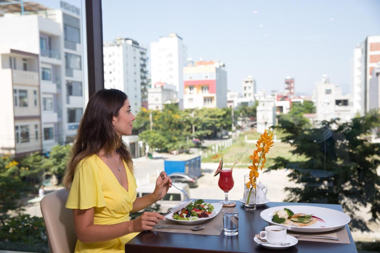 Golden Line Hotel Danang Buitenkant foto