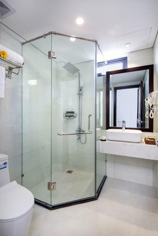 Golden Line Hotel Danang Buitenkant foto
