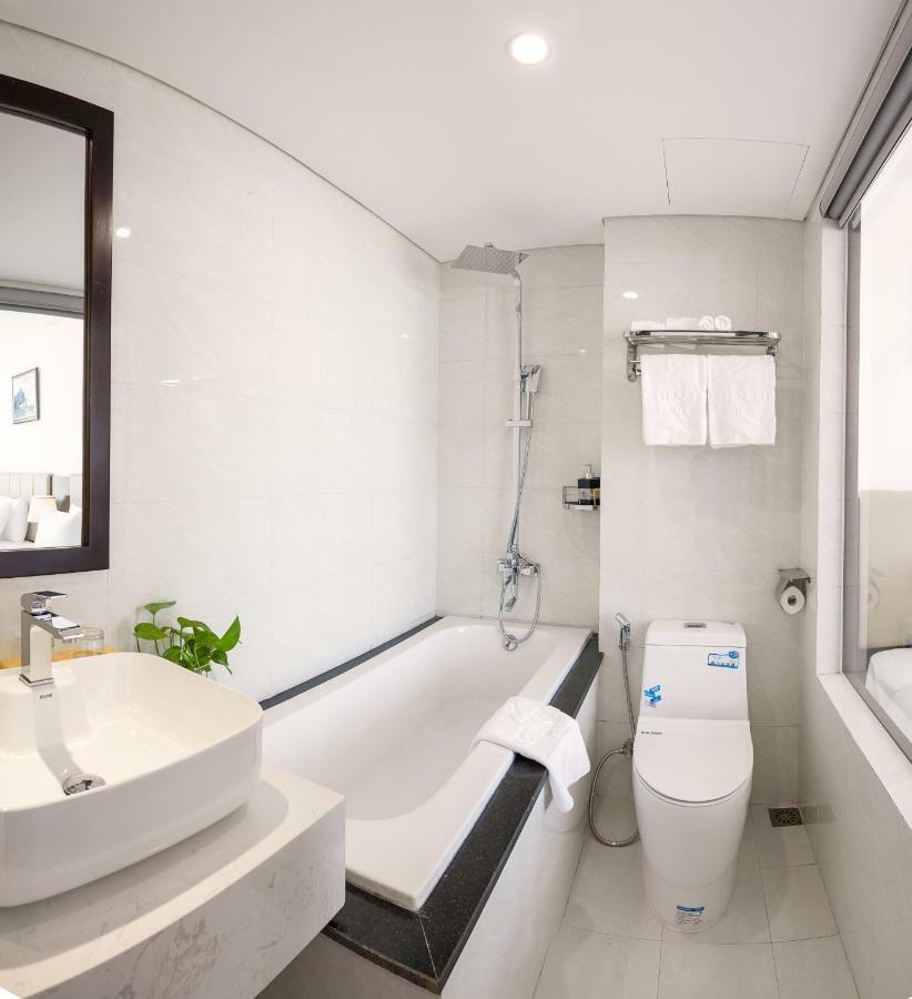 Golden Line Hotel Danang Buitenkant foto